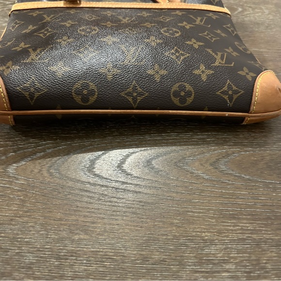 Louis Vuitton Monogram Coussin GM - Picture 6 of 15